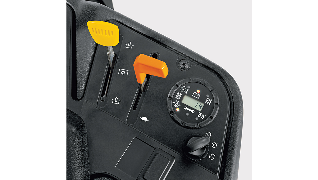 2550 PrecisionCut™ Diesel Triplex Mower CommandARM™ controls